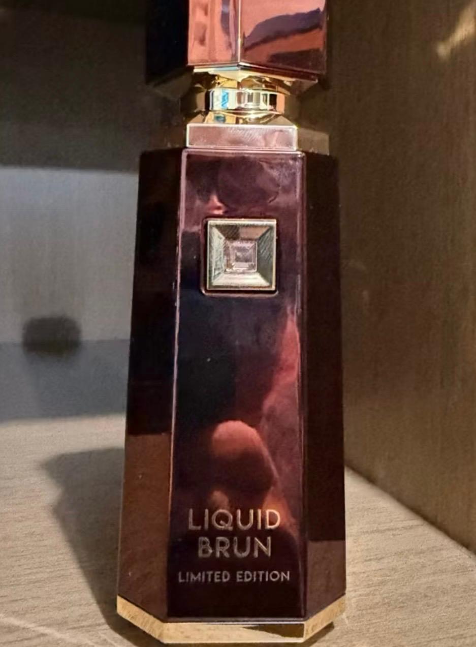 Frasco do perfume Liquid Brun Limited Edition