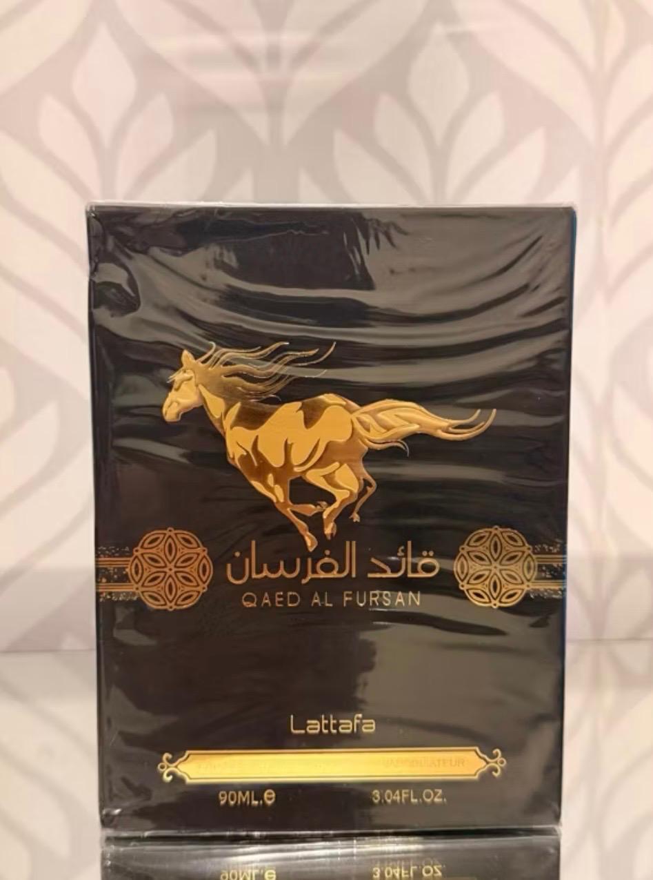 Frasco do perfume Khadlaj Qaed Al Fursan